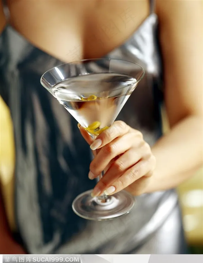 人物手势元素-手拿酒杯的女人手势特写