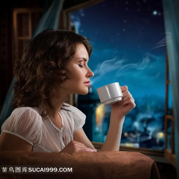 品尝咖啡的美女高清图片