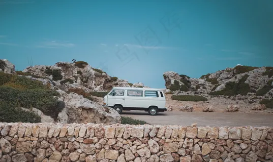 白色面包车图片