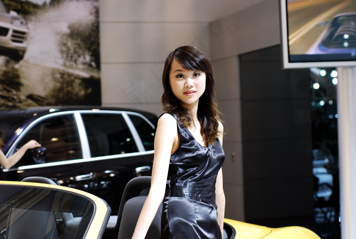 气质跑车美女图片下载