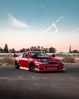 现代红色跑车图片