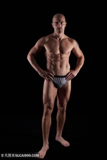 穿三角内裤的猛男人肌肉男健美图片 穿三角内裤的猛男人肌肉男健美图片