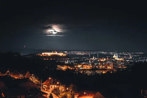 城市灯光璀璨夜景图片 城市灯光璀璨夜景图片
