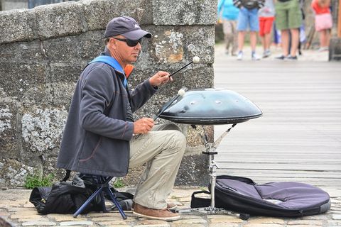 街头打击乐艺人图片