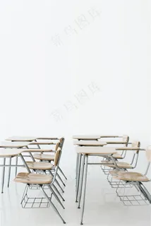 整洁桌椅学习工具图片