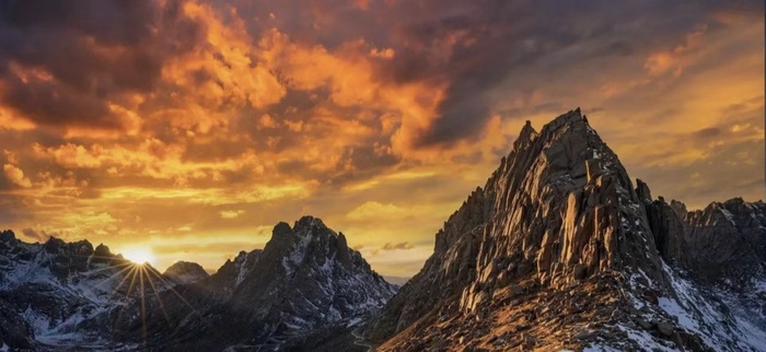黄昏山景背景