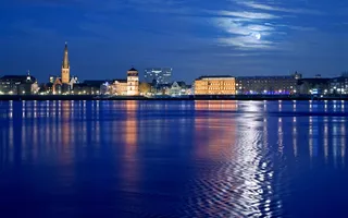 蓝色车水马龙静处闲看