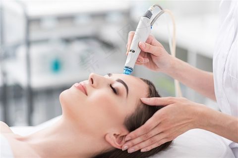 激光美白的女性美容图片