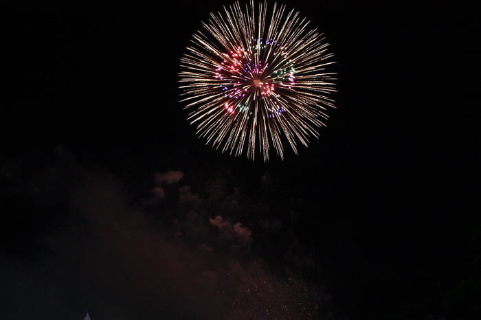 夜空中烟花图片