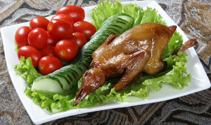 酱熏乳鸽