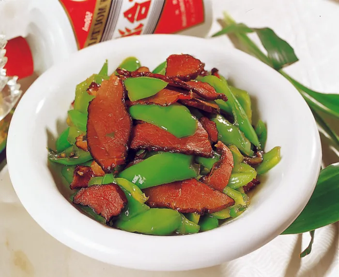  农家小炒腊牛肉