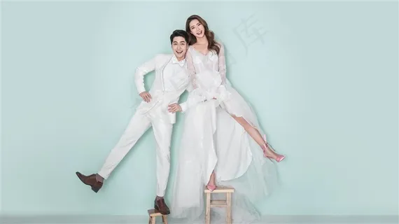 互相依靠的情侣