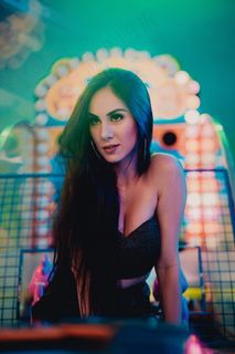 丰满人体美女模特摄影