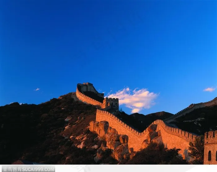 晚霞下崇山峻岭上的长城1