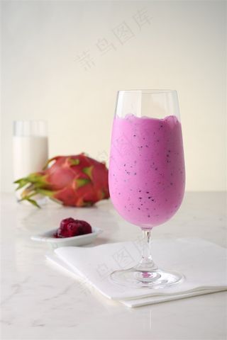 奶茶店冷饮图片-火龙果奶昔