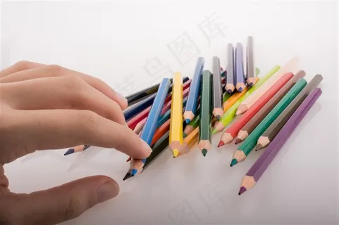 一卷漂亮的彩色铅笔高清摄影素材图片 一卷漂亮的彩色铅笔高清摄影素材图片