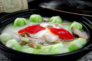 石锅煲类火锅川菜特色菜浓汤鲜菌鱼皮饺