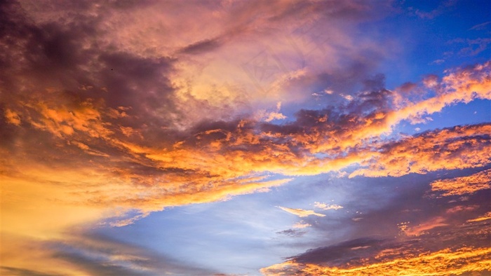 落日余晖火烧云