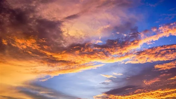 落日余晖火烧云