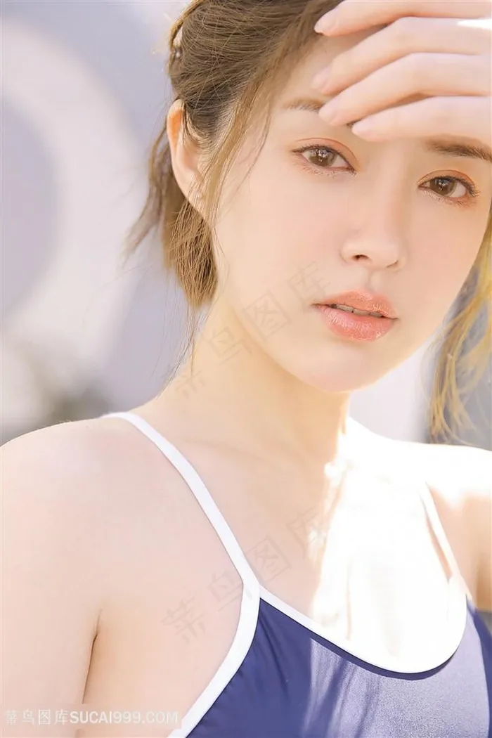 五官精致的高清美女特写图片