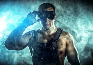 魔幻背景下的性感矿工高清摄影