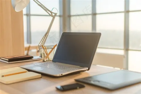 台灯阳光和笔记本