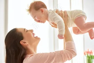 开心的母女图片