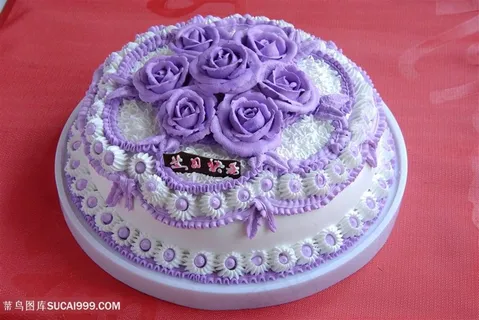 紫色奶油生日蛋糕图片