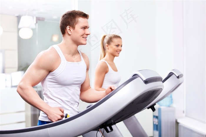 健身跑步的情侣