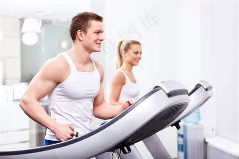 健身跑步的情侣