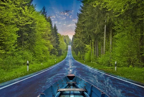 创意道路变河流坐船漂流游览森林风光图片