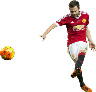 足球运动员踢球射门免抠