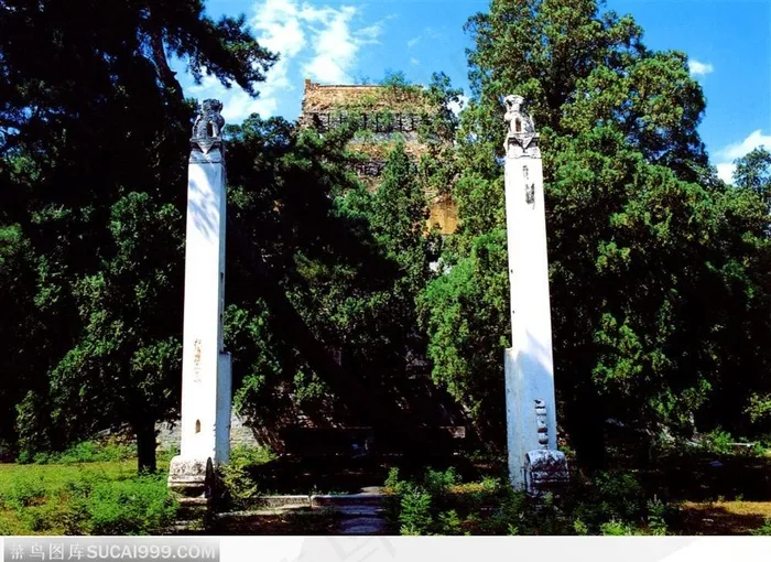 明十三陵-明楼及二柱门