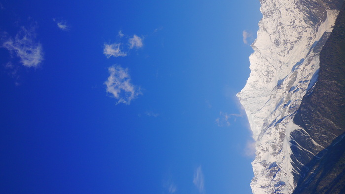 蓝天白云下卡瓦博格雪山风景海报