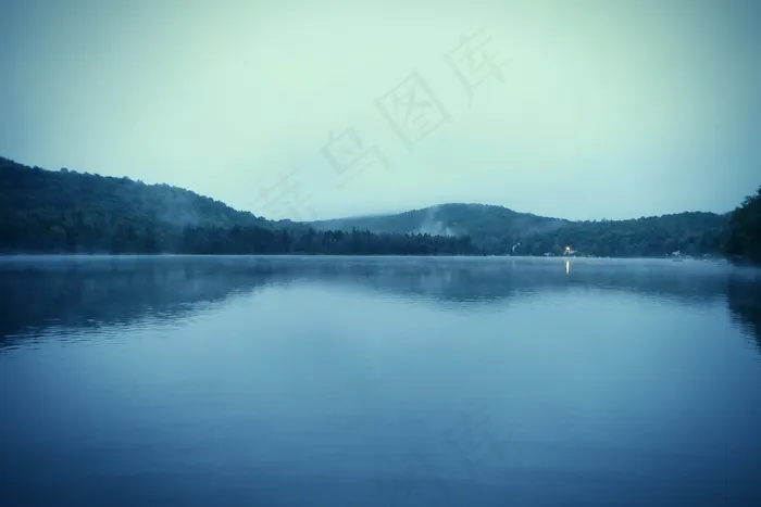 傍晚湖泊风光图片