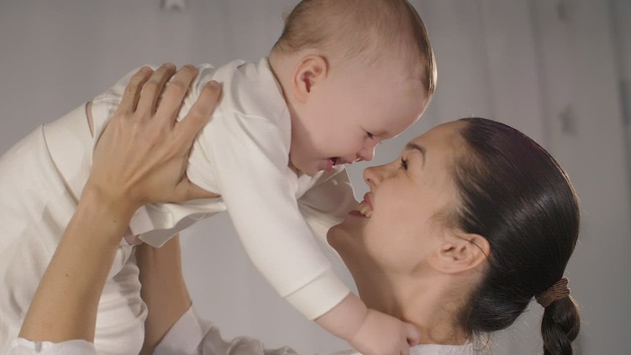 妈妈和她的儿子很开心