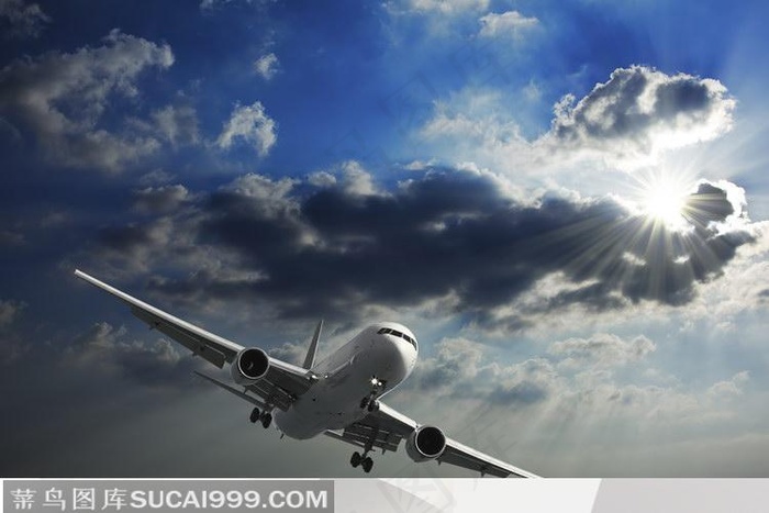 蓝天白云太阳阳光天空云朵中的航空飞机