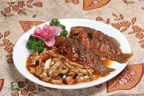 54 鲫鱼焖茄子-西关人家粥源店