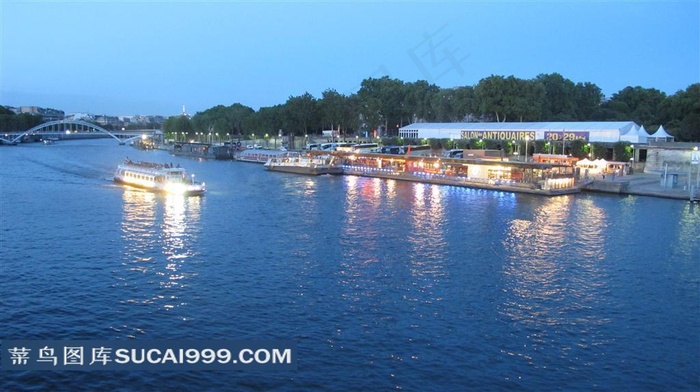 傍晚湖滨城市美景