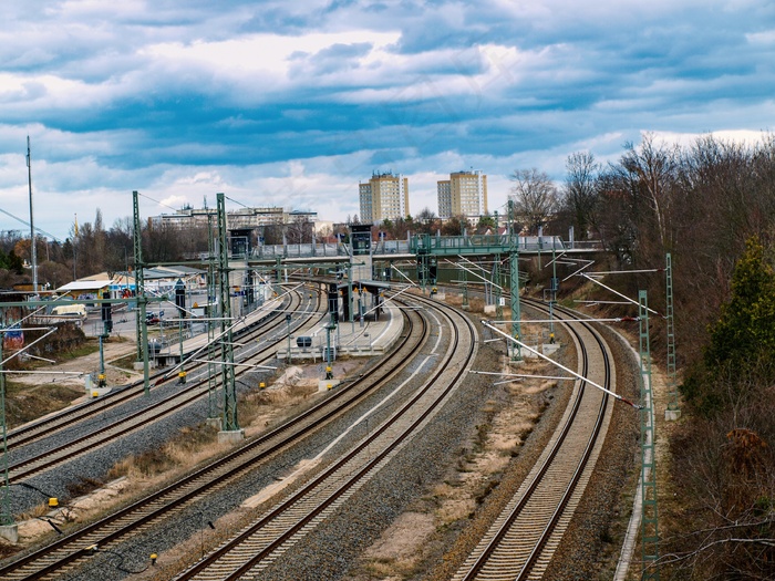 多条铁路线图片