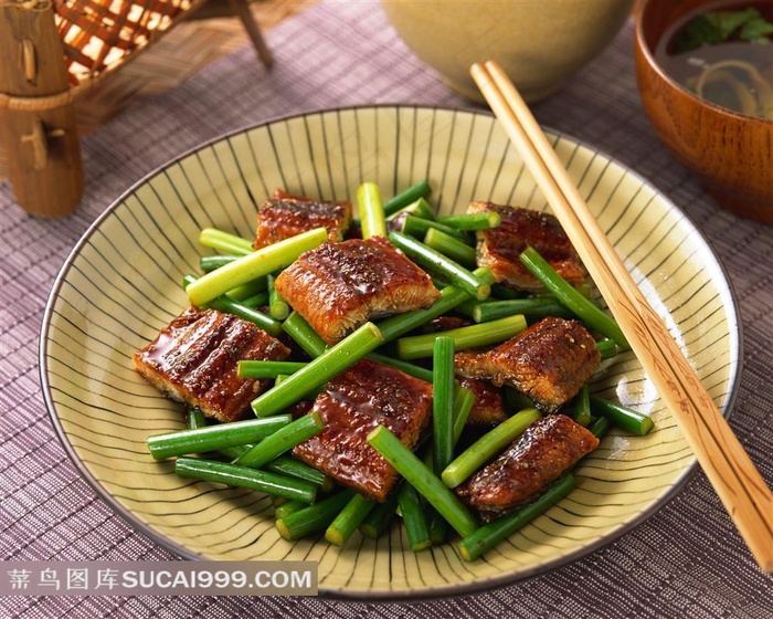 青葱炒日式鳗鱼中华美食