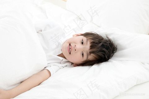 幼儿园 小男孩 小孩 小学生 温馨家庭 温馨 高兴