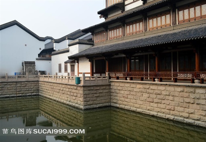河边的淹城古建筑