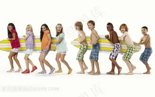 手拿滑水板的儿童