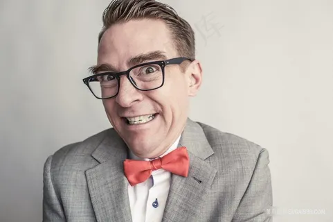 高清的搞怪男人笑脸表情图片