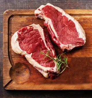 肥瘦均匀的羊排特写高清摄影图