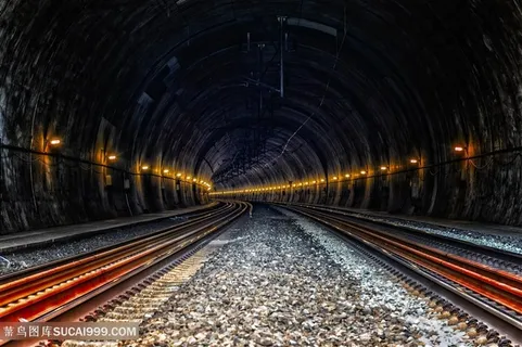 前进的火车轨道