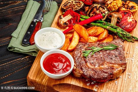 八分熟的牛排高清图片