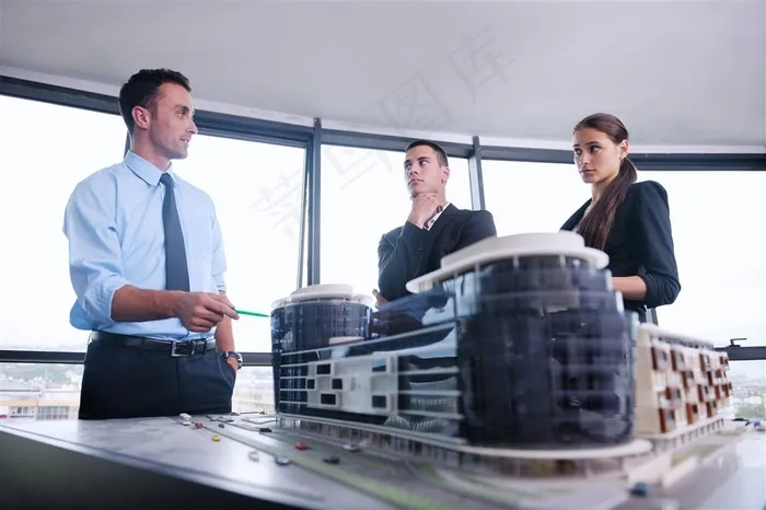 工地上的工程师素材图片