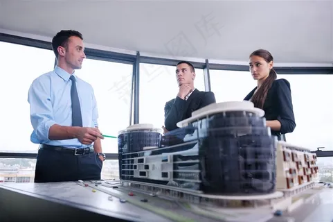 工地上的工程师素材图片